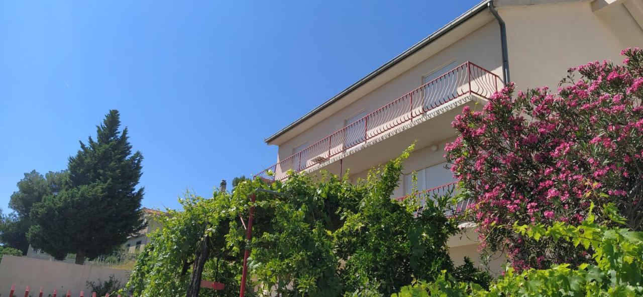 Kamen Country house *